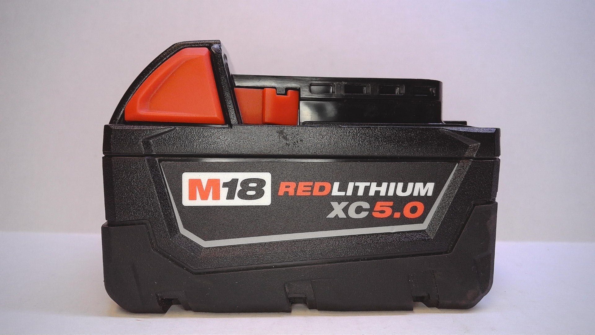 MILWAUKEE'S 48-11-1850 M18 Red lithium 5.0Ah Bat Pack (7020652527799)